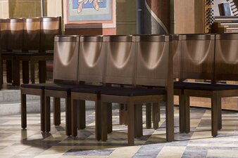 Grönemeyer Kirchenstühle | Julia im Kaiserdom zu Königslutter 