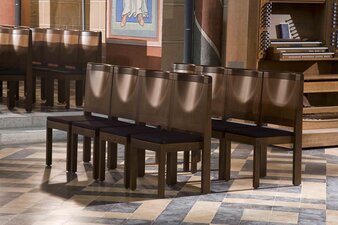 Grönemeyer Kirchenstühle | Julia im Kaiserdom zu Königslutter 