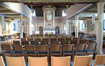 Grönemeyer Kirchenstühle | Thea in der St. Petri Kirche in Kirchlinteln | ©Philipp Schulze, Ebsdorf