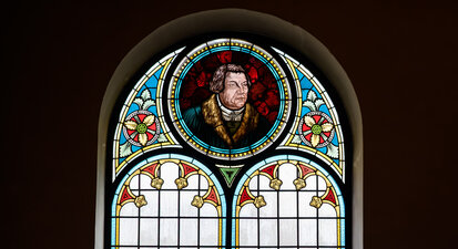 Grönemeyer Kirchenstühle | Thea in der St. Petri Kirche in Kirchlinteln | ©Philipp Schulze, Ebsdorf